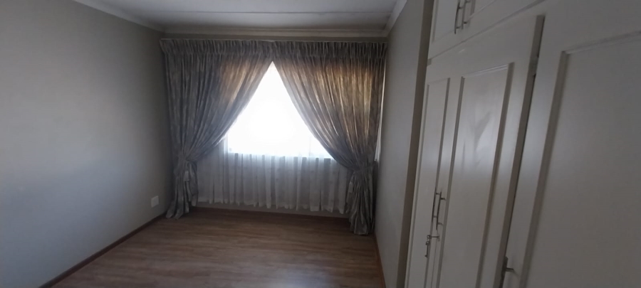 4 Bedroom Property for Sale in Beacon Bay Eastern Cape